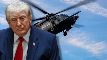 Donald Trump na tle nieba z lecącym helikopterem wojskowym