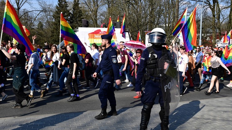Marsz Równości przeszedł otoczony kordonem policji. Równolegle odbyła się manifestacja ONR