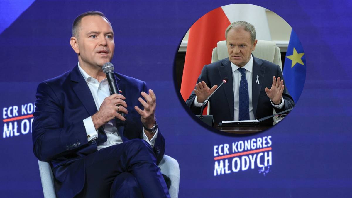 Karol Nawrocki przemawia na scenie, obok w okrągłym kadrze Donald Tusk przemawia przy mównicy.