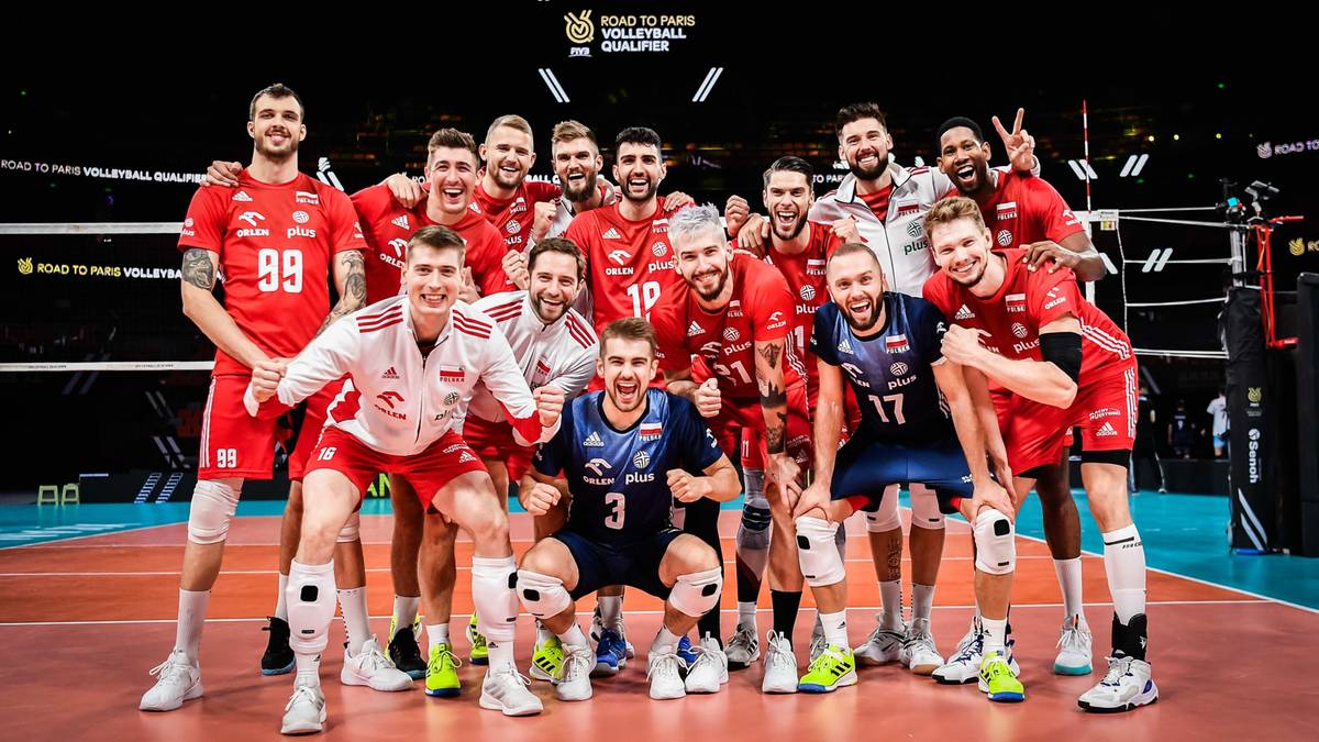 ¡Los jugadores polacos de voleibol se enfrentaron a sus rivales en los Juegos Olímpicos!  Ya pegando en la fase de grupos
