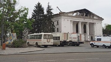 Rosjanie wywieźli ciała ofiar ataku na teatr w Mariupolu [ZAPIS RELACJI NA ŻYWO]