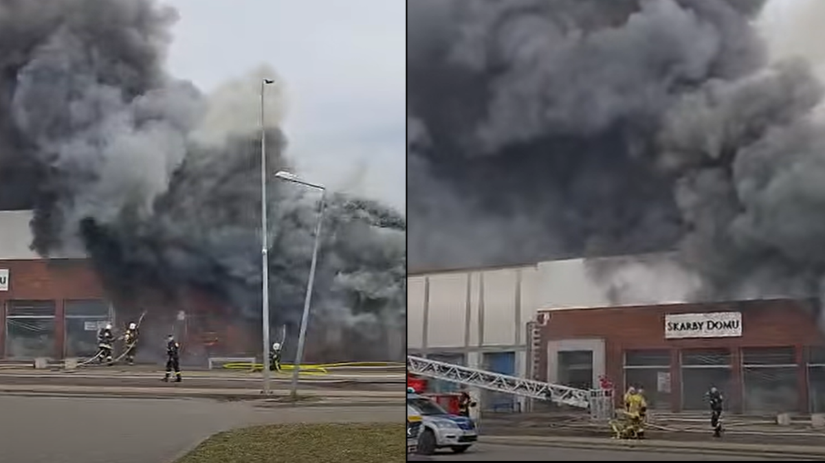 Ogromny pożar marketu na Pomorzu. "Jeśli możesz, zostań w domu"