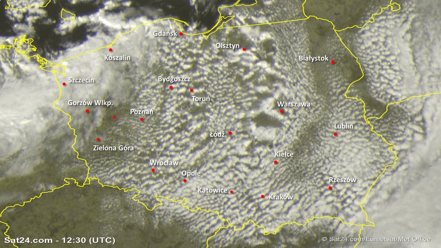 Zdjęcie satelitarne Polski w dniu 30 marca 2020 o godzinie 14:30. Dane: Sat24.com / Eumetsat.