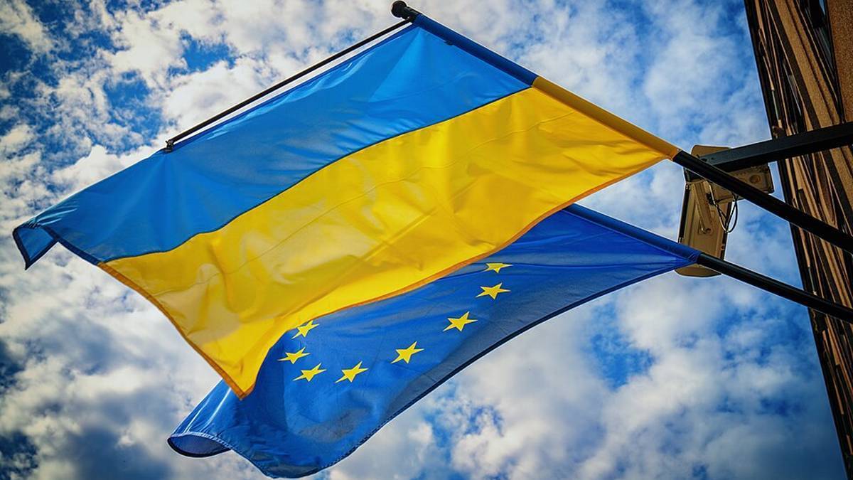 Trzy opcje dla Ukrainy, m.in. "odwrócone członkostwo" w UE. Kijów odpowiada