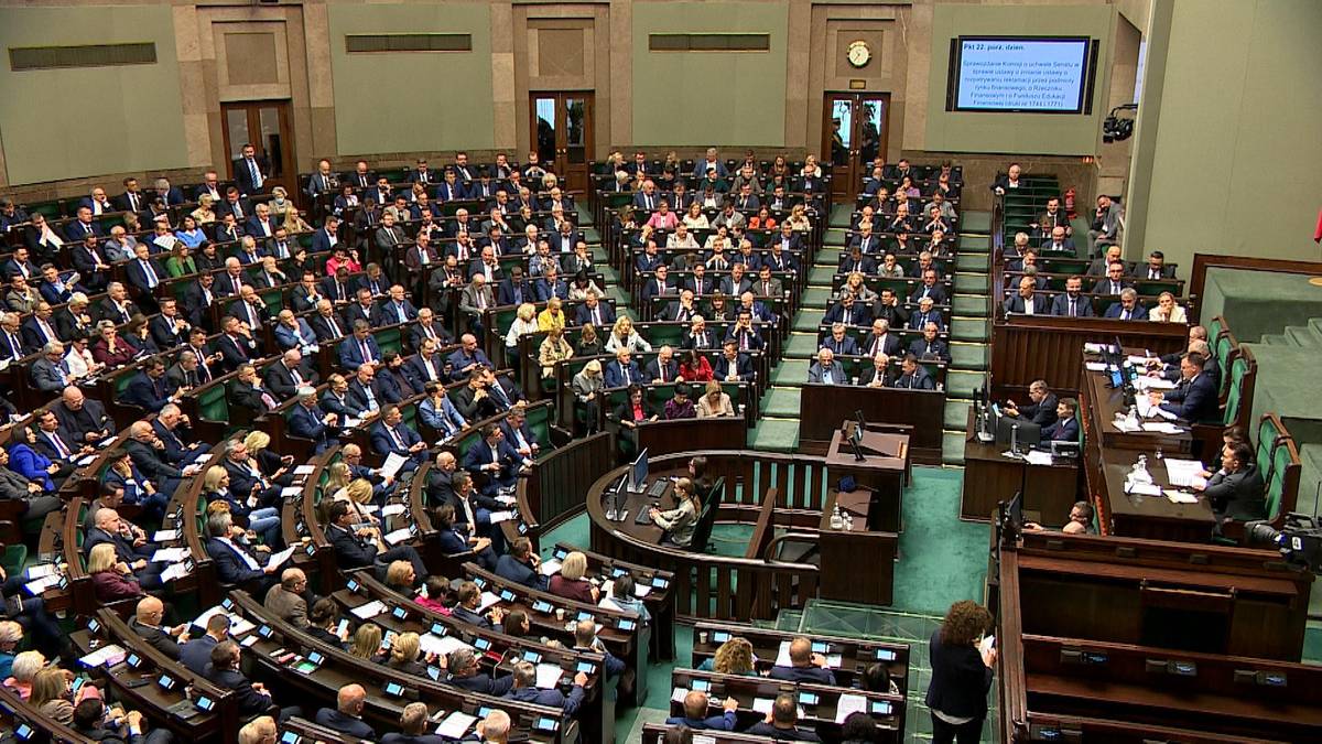 KO z przewagą nad PiS, pięć partii w Sejmie. Opublikowano nowy sondaż