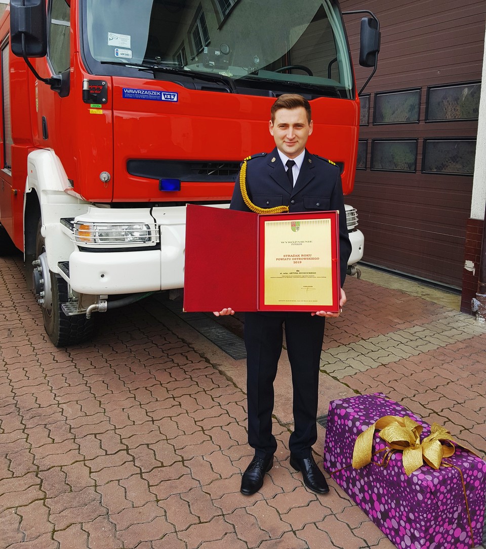 Artur odebrał nagrodę Strażaka Roku w PSP w Ostrowi Mazowieckiej