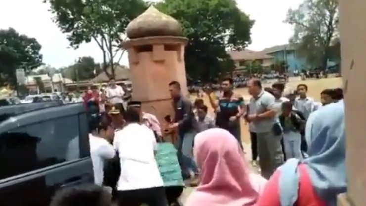 Indonezja: minister ds. bezpieczeństwa zaatakowany przez nożownika