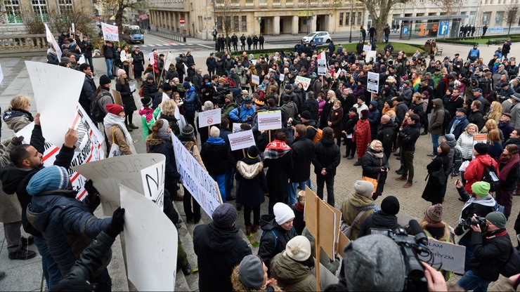 Poznań: trzy manifestacje przeciwko terroryzmowi