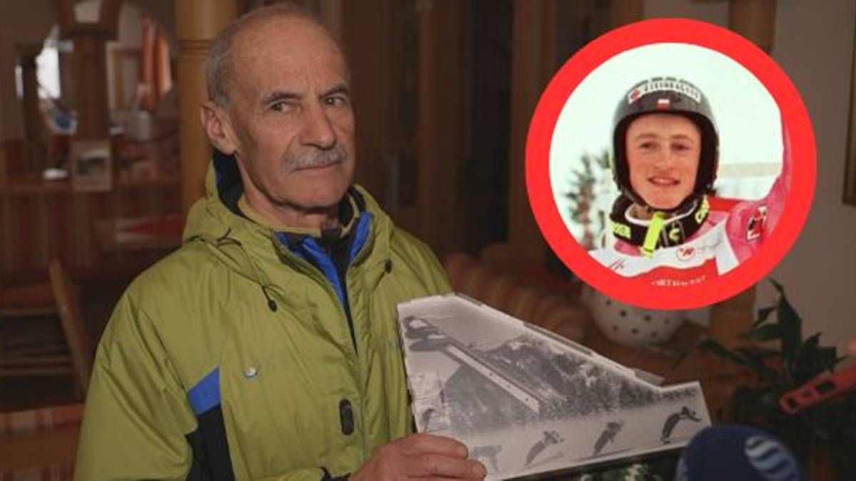 Ferruccio de Villa trzyma zdjęcie, w tle widoczna jest uśmiechnięta twarz skoczkini narciarskiej w kasku.