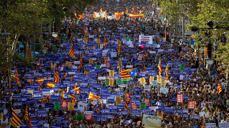 W Barcelonie wielka manifestacja przeciwko terroryzmowi. Po raz pierwszy z udziałem króla Filipa VI