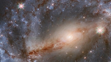 05.10.2020 08:00 Oto jedna z najpiękniejszych znanych nam galaktyk w obiektywie Hubble'a [ZDJĘCIE]