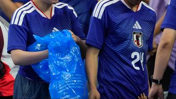 Zachowanie kibiców na mundialu przykuło uwagę. FIFA wyjaśnia znaczenie niebieskich worków