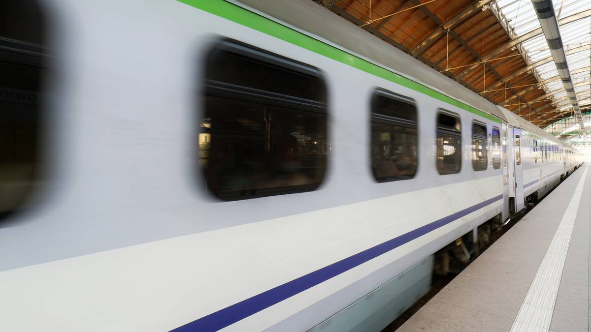 Zgubił w pociągu w Polsce tajne mapy. Generał z USA był w stanie upojenia