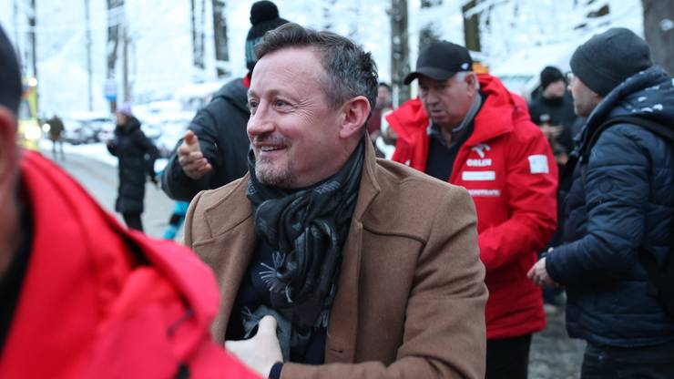 Adam Małysz podczas powitania Kacpra Tomasiaka