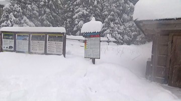W Tatrach przybywa śniegu. Około 50 turystów utknęło w schroniskach