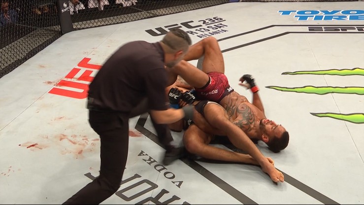 UFC: Kontrowersyjne przerwanie! Zawodnik wściekły na decyzję sędziego (WIDEO)