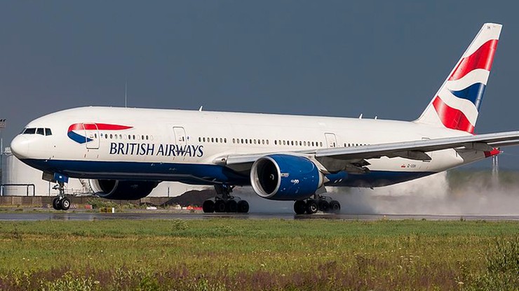 Pijany pilot wyprowadzony z samolotu British Airways w kajdankach będzie odpowiadał przed sądem