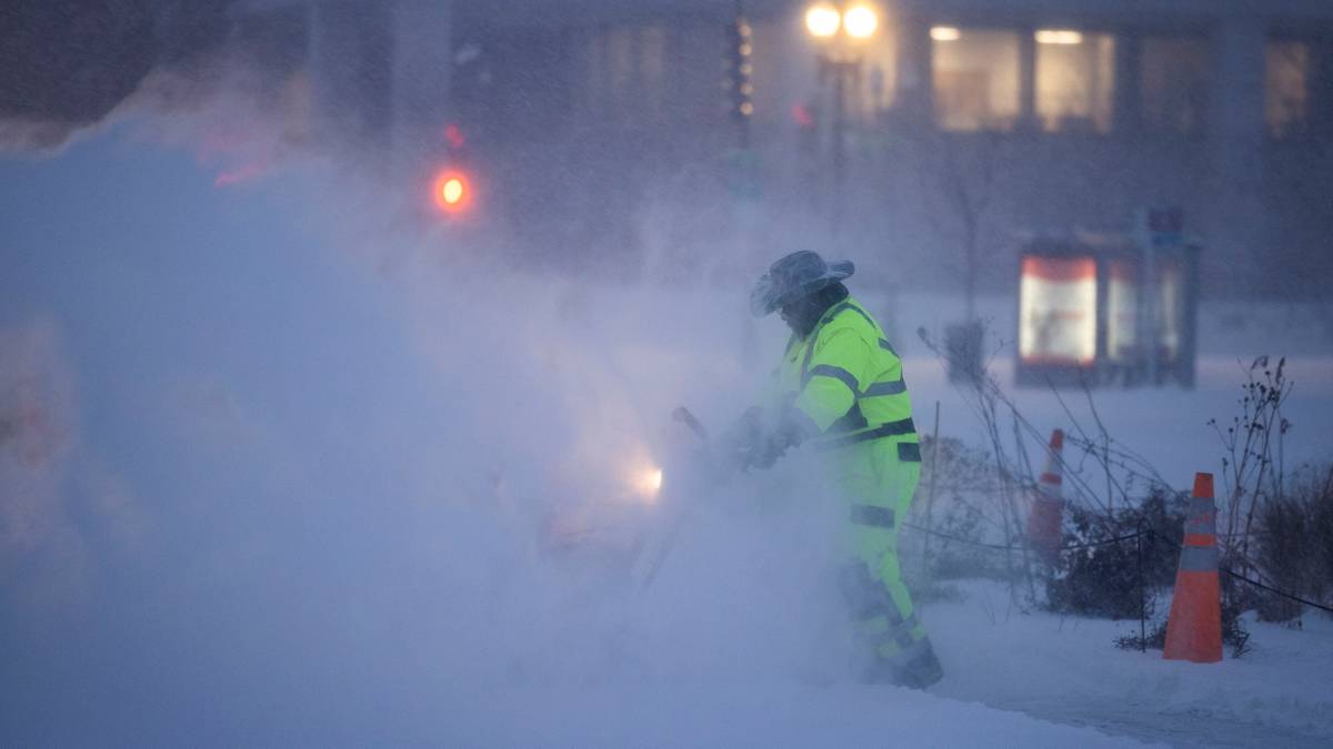 Śnieżny żywioł gnębi Amerykanów. Dziesiątki ofiar, setki tysięcy osób bez prądu