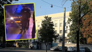 Jechał wprost na bramę. Incydent przed ambasadą Rosji w Bukareszcie