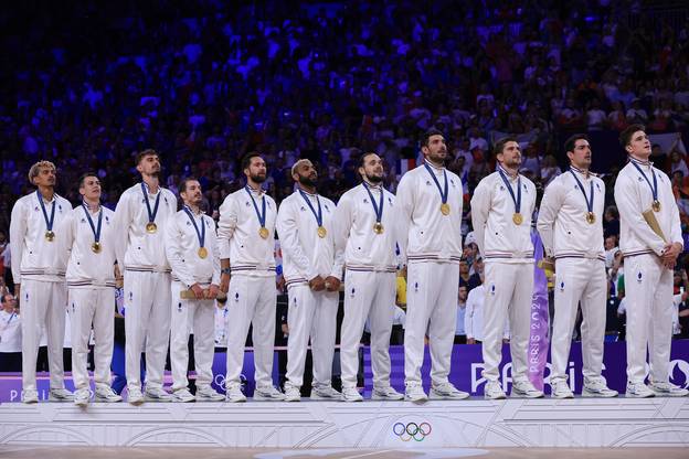 Paryż 2024: Ceremonia medalowa siatkarzy