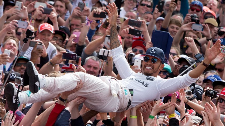 Formuła 1: Na Węgrzech ostre starcie Hamiltona i Rosberga