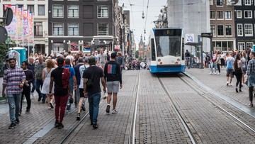 15-latek wepchnął bezdomnego Polaka pod tramwaj w Holandii. Nie będzie ścigany