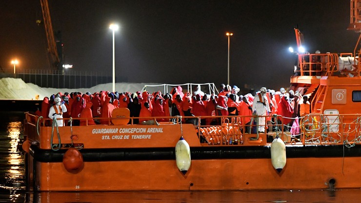 Rośnie liczba migrantów płynących przez Morze Śródziemne do Hiszpanii. Włochy i Malta ich nie chcą