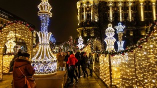 18.12.2021 05:59 Warszawa nocą rozświetlona świąteczną dekoracją. Odkryj romantyczne oblicze stolicy