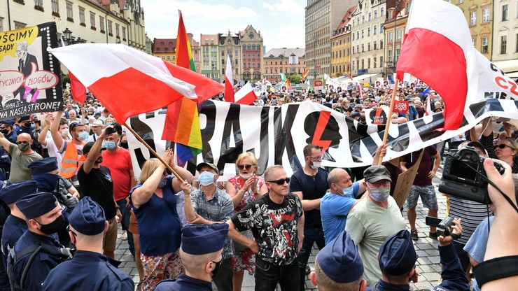 Wiec prezydenta i zgromadzenie obywatelskie. Konfrontacja we Wrocławiu