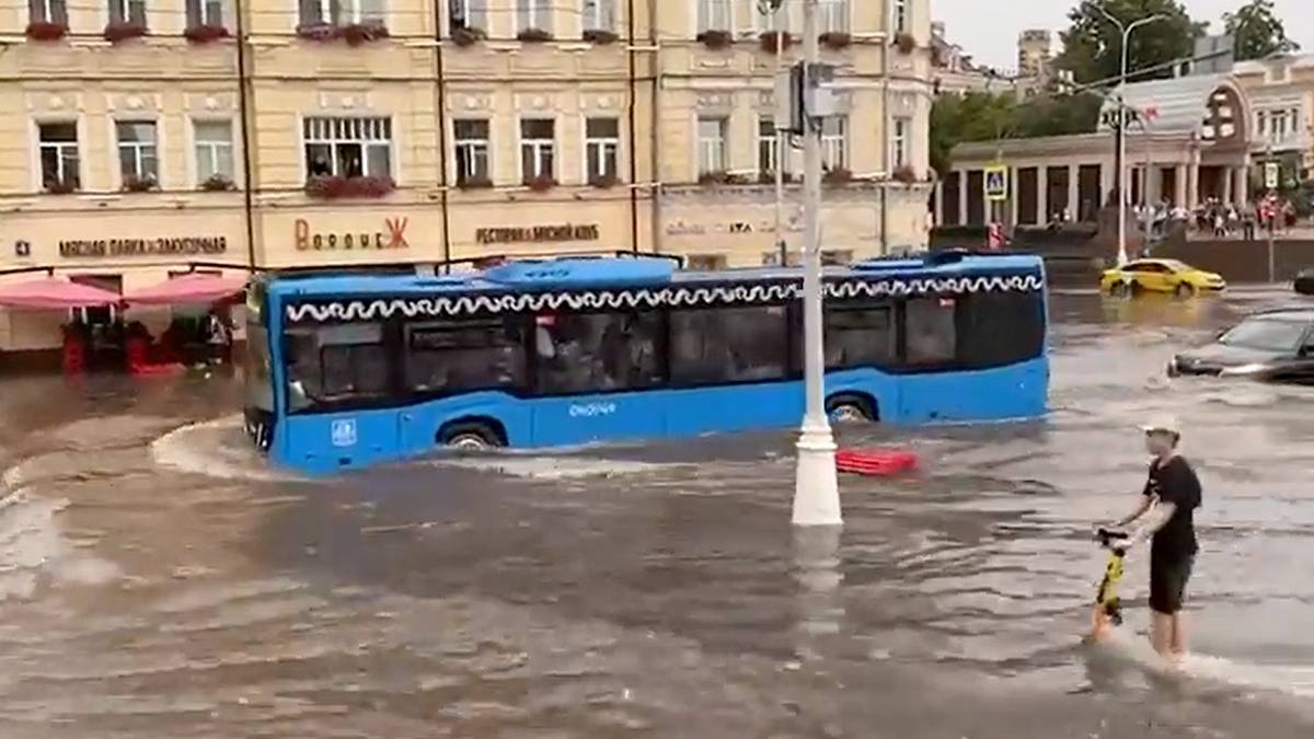 Moskwa pod wodą po największej ulewie od ponad 50 lat. Fot. Twitter.