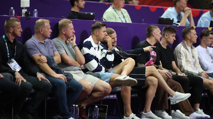 Piłkarze reprezentacji Polski na meczu koszykarzy