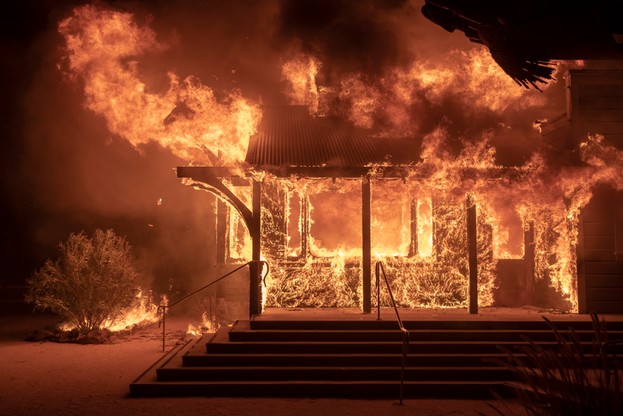Pożar budynku winiarni w Kalifornii.