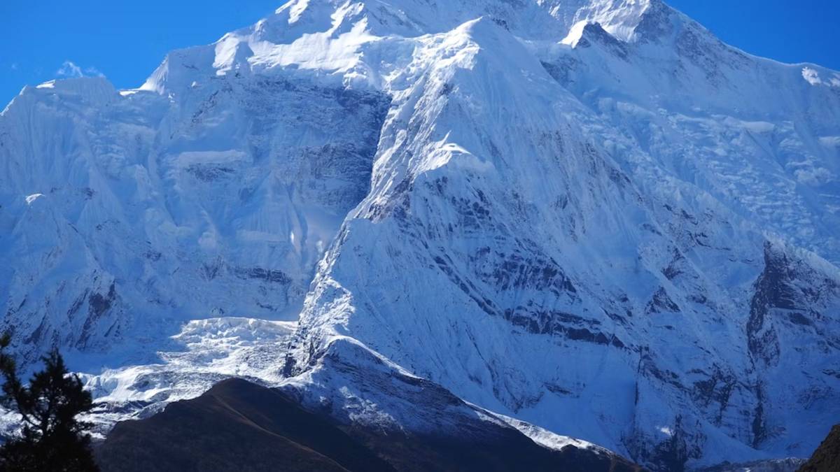 Setki osób w akcji na Mount Everest. Ratują uwięzionych przez śnieżycę