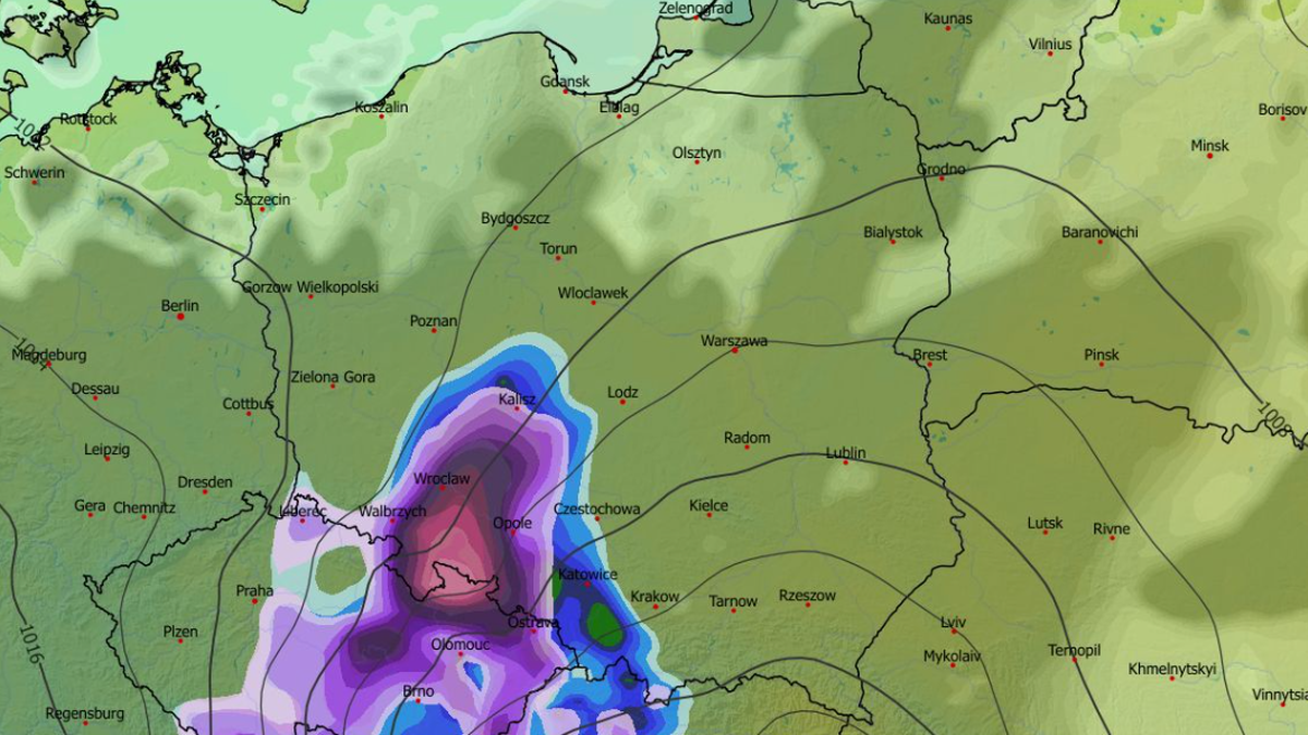 W piątek strefa opadów śniegu może się rozciągać na dużym obszarze na południu Polski