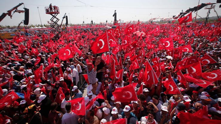 "Każ nam zginąć, a zginiemy!" Turcy manifestują poparcie dla Erdogana