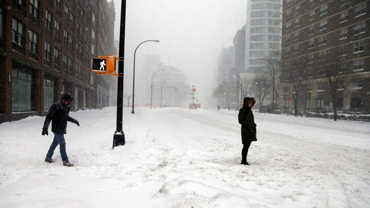Nowy Jork wstrzymał ruch samochodów. Śnieżyca sparaliżowała miasto