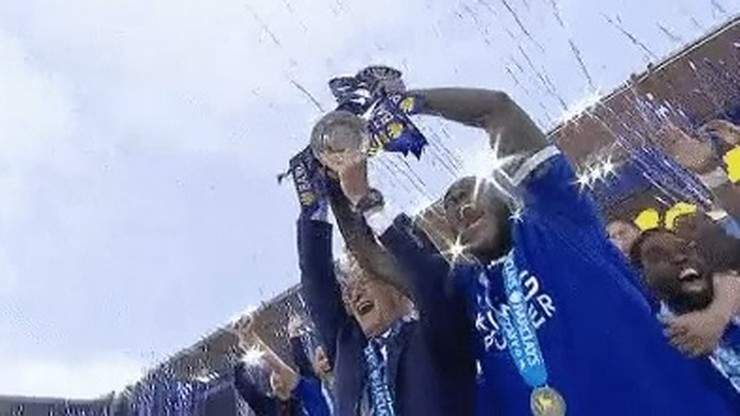 Leicester City wznosi puchar! Celebracja mistrzostwa Anglii (WIDEO)
