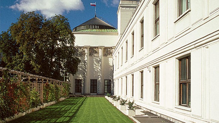 Biuro legislacyjne Sejmu krytycznie o zmianach w konstytucji proponowanych przez Kukiz'15