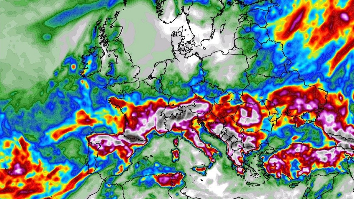 Bardzo duże sumy opadów na południu Europy. Fot. Wxcharts.com