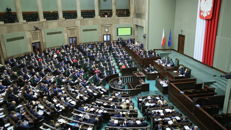 Sejm uchwalił ustawę ws. weryfikacji rent i emerytur