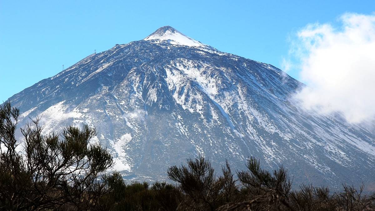Najwyższa góra Hiszpanii budzi się. Wyspy Kanaryjskie zagrożone