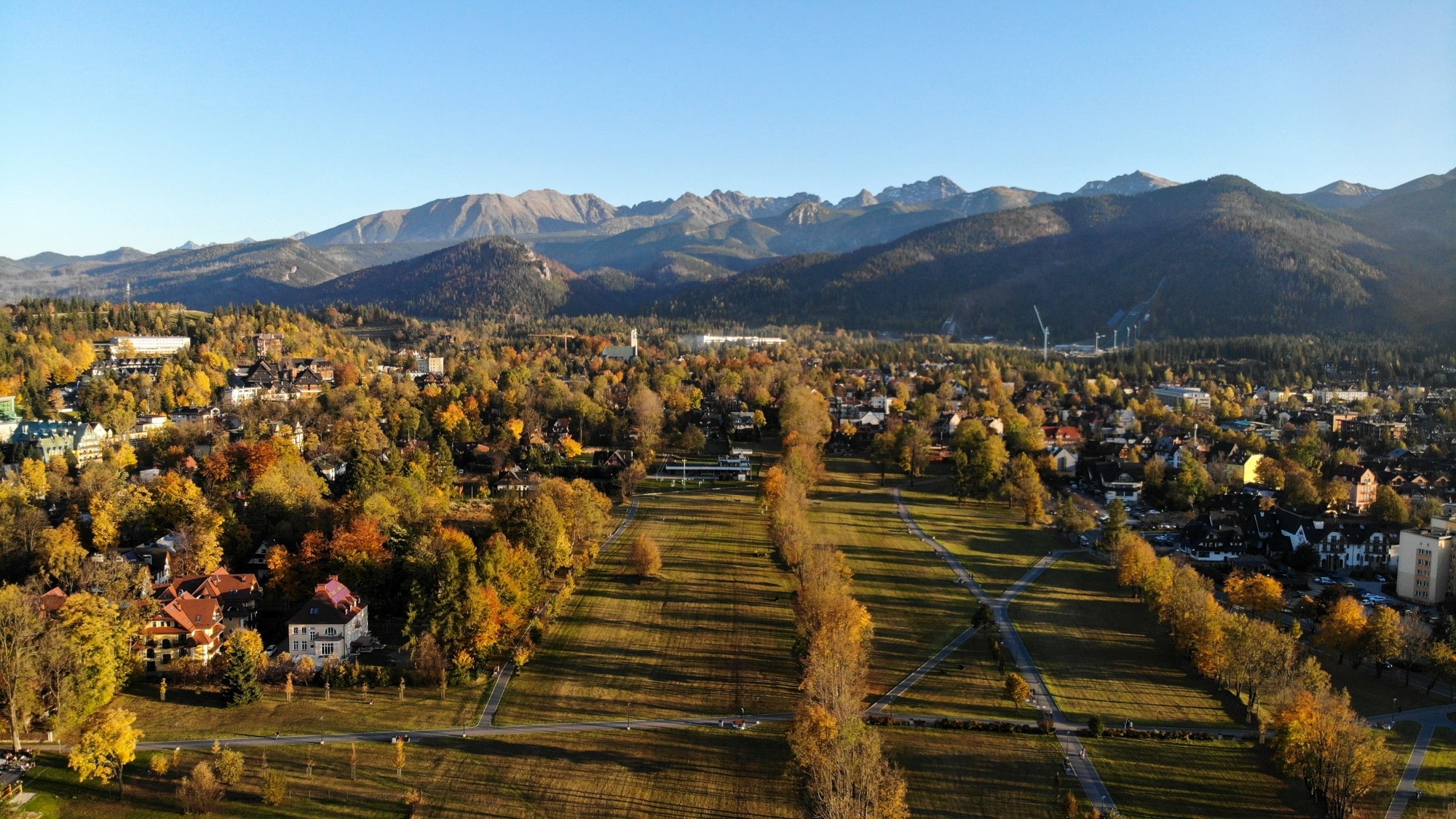 Jesień w górach z lotu ptaka - zdjęcie 16