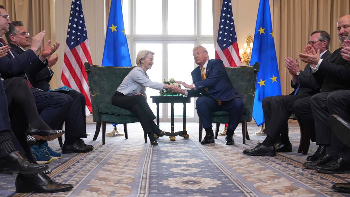 "Kapitulacja", "mroczny dzień". Media krytycznie o umowie USA-UE