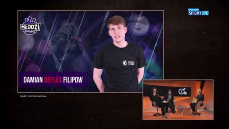 Damian "Defles" Filipow, młody zawodnik esportu, na ekranie z logo "MŁODZI ESPORT" i jego nazwiskiem. W tle grafiki związane z grami komputerowymi. Obok mniejszy kadr z trzema osobami w studiu.