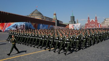 "Rosja pręży muskuły". Defilada wojskowa na Placu Czerwonym