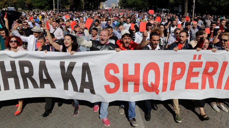 Albania: kilkutysięczny protest w przeciwko importowi śmieci