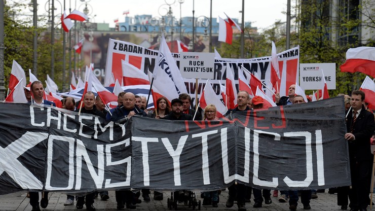 "Chcemy nowej konstytucji". Zwolennicy zmiany ustawy zasadniczej demonstrowali w Kielcach