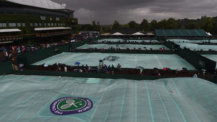 Wimbledon: Deszcz znów opóźnia grę, rywalizacja tylko na korcie centralnym