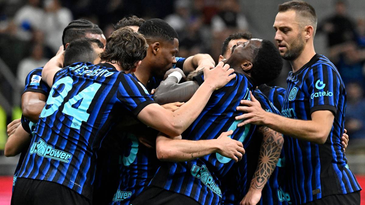 Koledzy uratowali Zielińskiego! Pięć goli w p&oacute;łfinale Pucharu Włoch