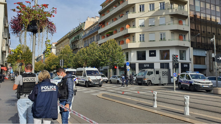 Ataki we Francji, trzy osoby zabite. Stan zagrożenia terrorystycznego w całym kraju